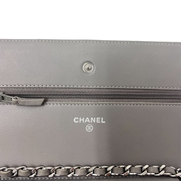 Chanel Patent Classic wallet on chain - Picture 5 of 10